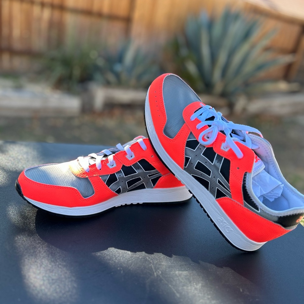 ASICS Men's Late Classic Sneaker Sunrise Red/Black